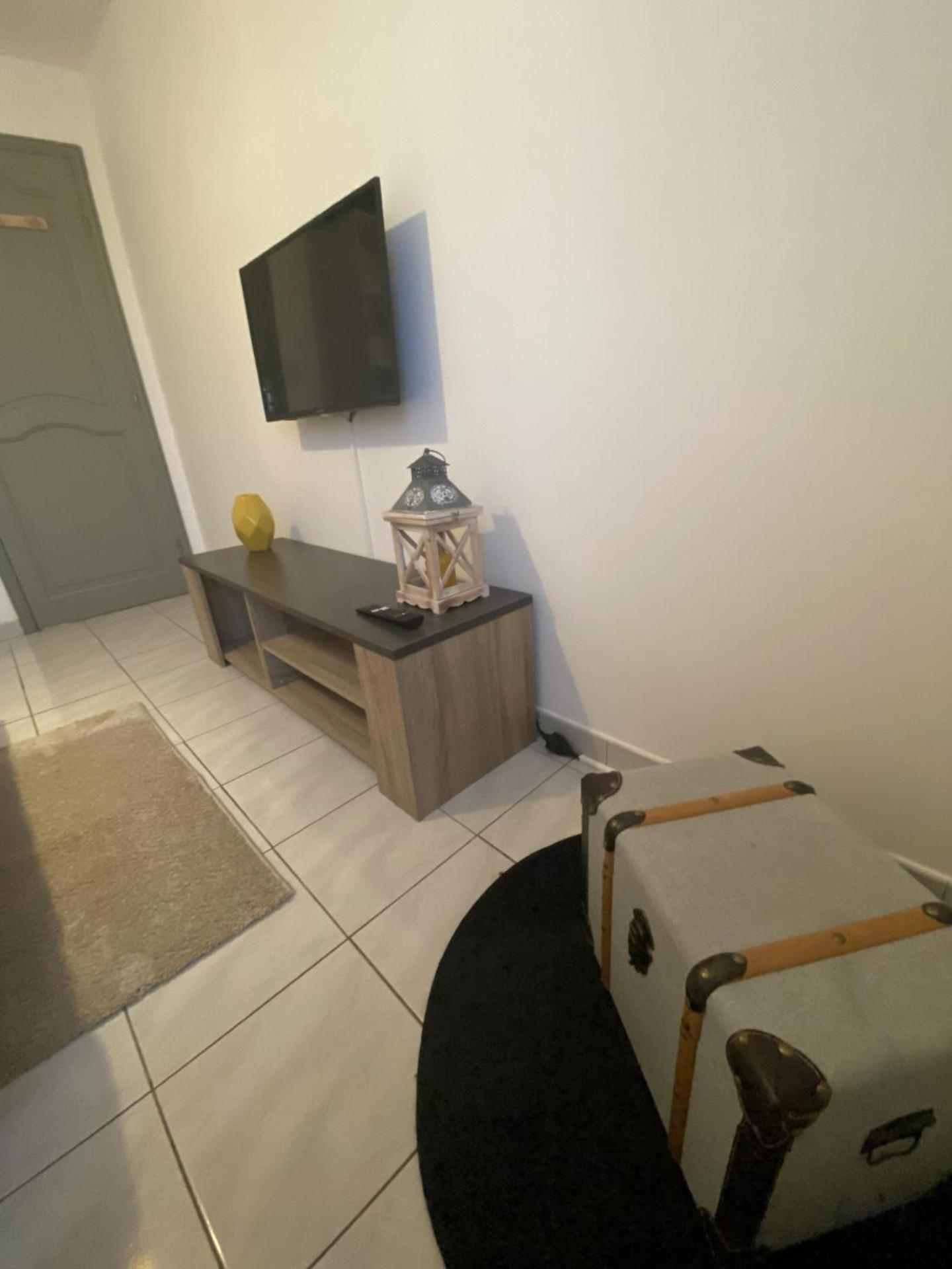 Appartement Tout Equipe 2 Chambres + Jardin Saix  Exterior foto